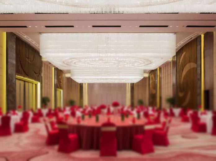 酒店現(xiàn)代吊燈，現(xiàn)代風(fēng)格酒店宴會廳燈具